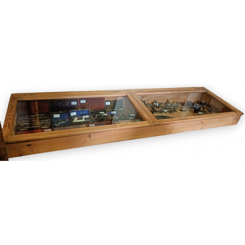 Vitrine de table en sapin