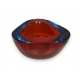 Coupe triangulaire en verre rouge et bleu