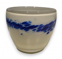 Coupe ronde en verre blanc et bleu signée