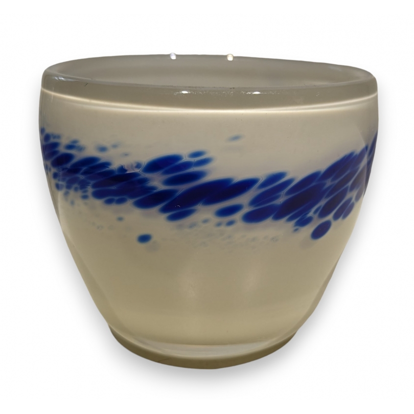 Coupe ronde en verre blanc et bleu signée