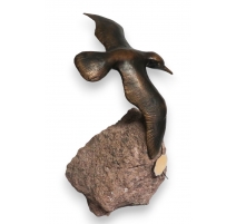 Mouette en bronze sur une pierre