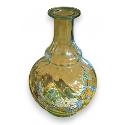 Vase en verre vert émaillé