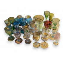 Lot de 25 verres sur pied miniature en verre