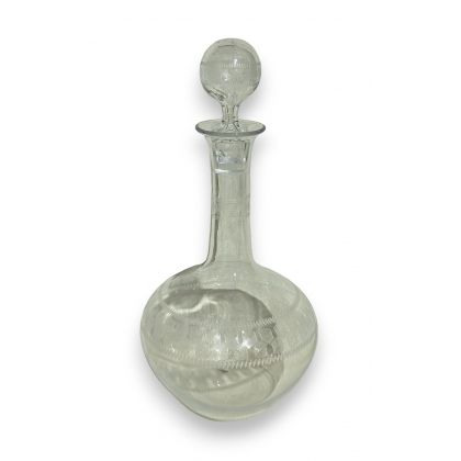 Carafe Baccarat en verre gravé