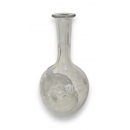 Carafe en verre gravé