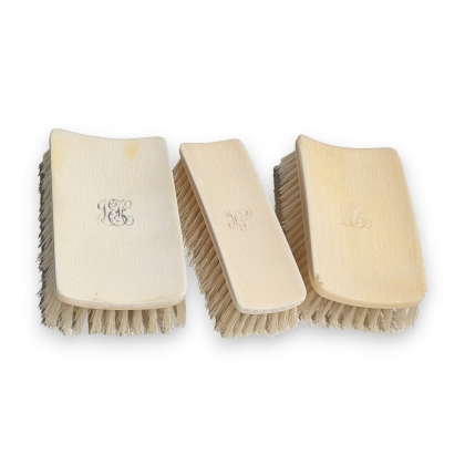 Lot de 3 brosses en ivoire JEH