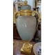 Paire de vases couverts style Louis XVI