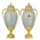 Paire de vases couverts style Louis XVI