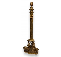 Lampe colonne en bronze reposant sur 3 poissons