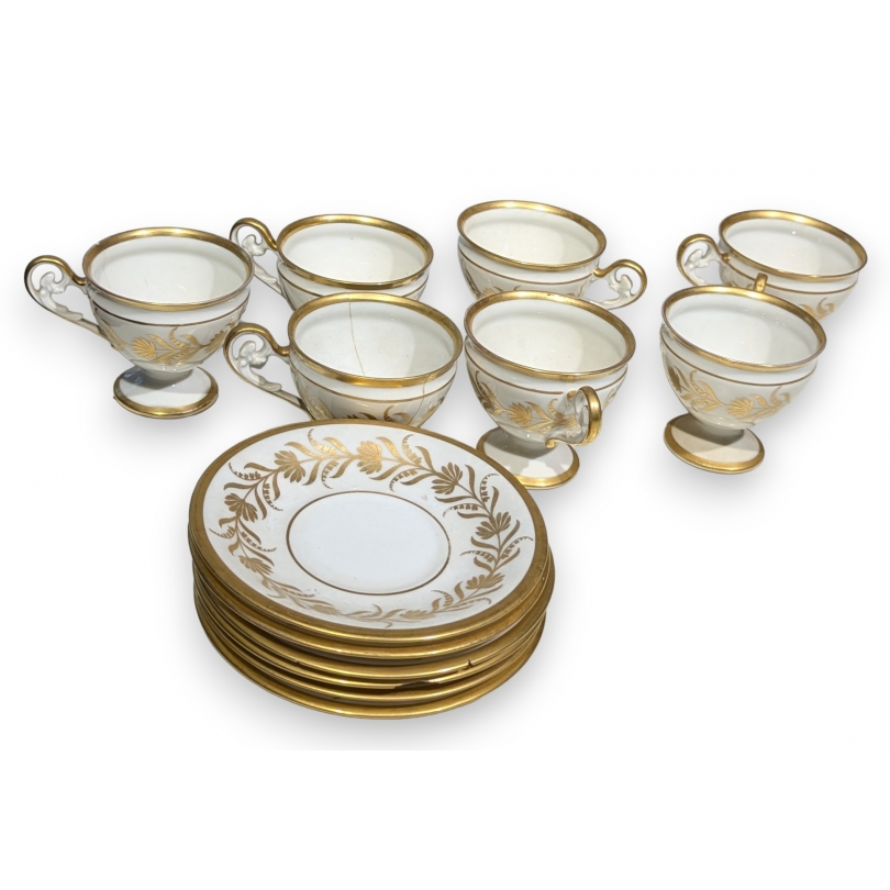 Suite de 6 tasses dorées de Limoges