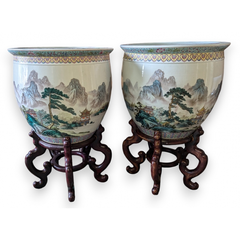 Paire de cache-pots en porcelaine chinoise