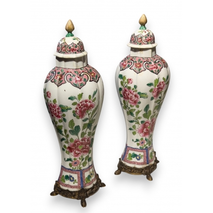 Paire de vase en porcelaine de Samson