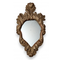 Miroir en bois sculpté doré