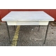 Table et 2 tabourets en formica