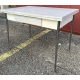 Table et 2 tabourets en formica