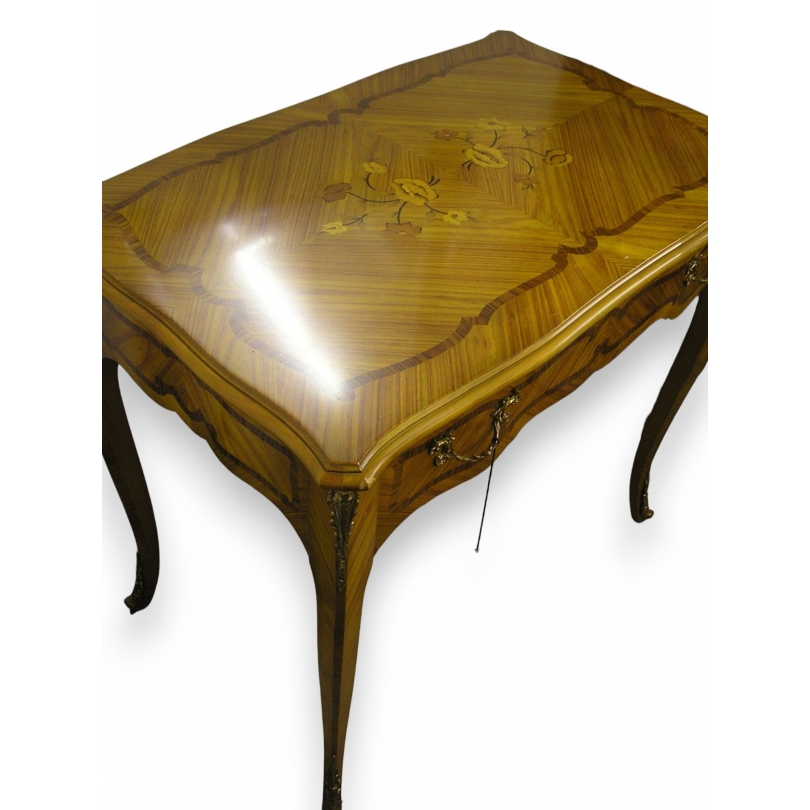 Table style Louis XV en bois de rose