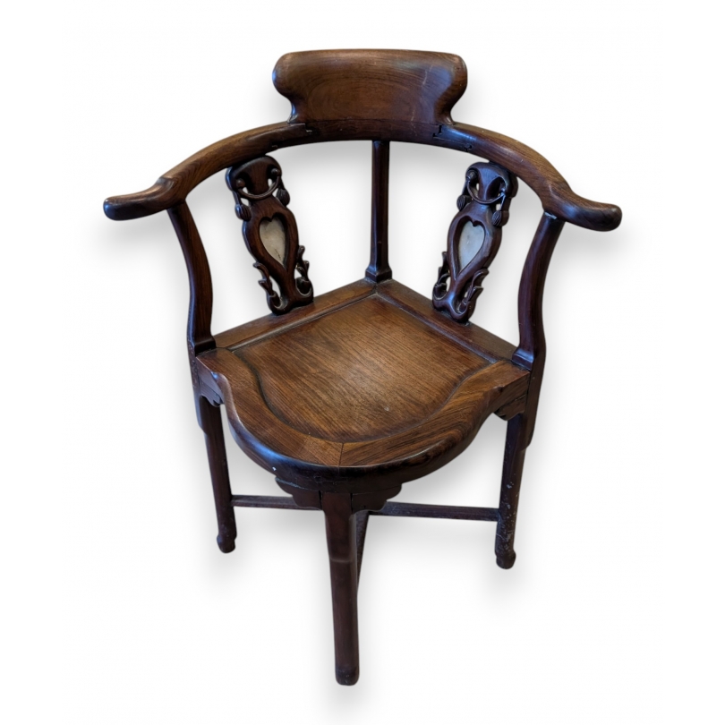 Fauteuil d'angle chinois en bois sculpté