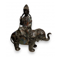 Bronze cloisonné Kannon sur un éléphant