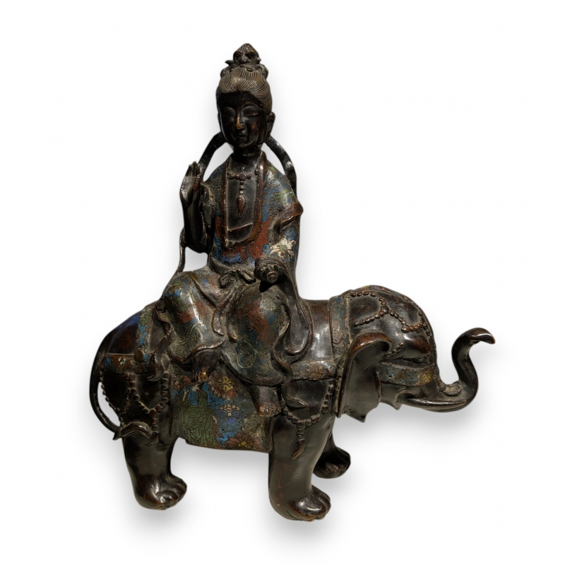 Bronze cloisonné Kannon sur un éléphant