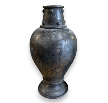 Vase en métal à incrustations d'argent