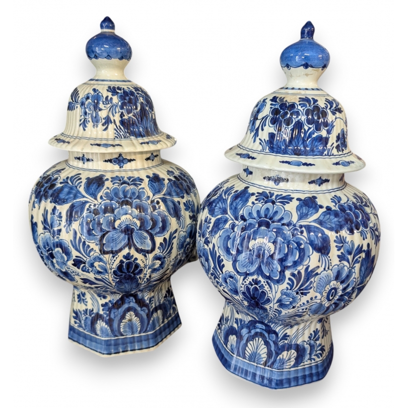 Paire de vases en faïence de Delft