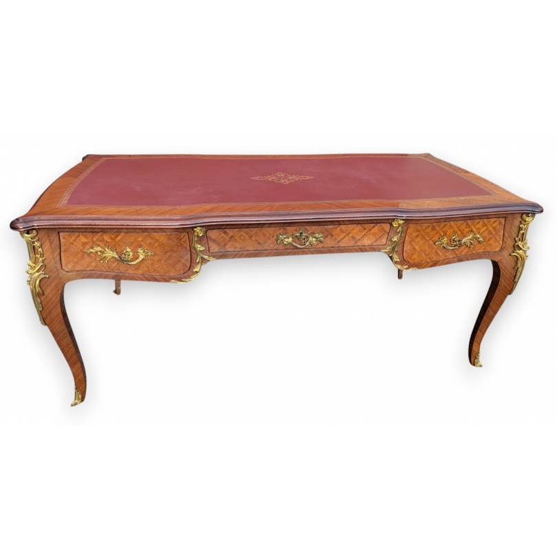 Bureau plat style Louis XV dessus cuir rouge