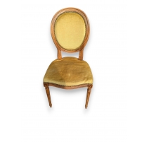 Chaise style Louis XVI à médaillon, velours jaune