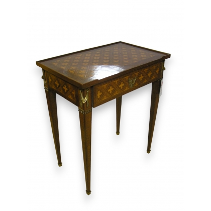 Table style Louis XVI estampillée