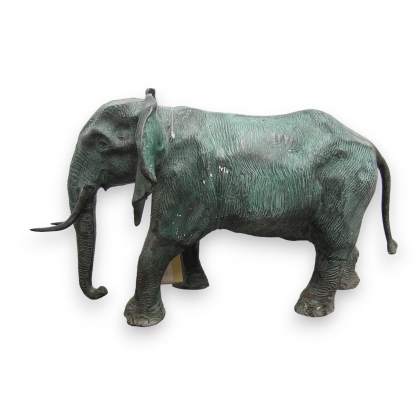 Eléphant en bronze vert