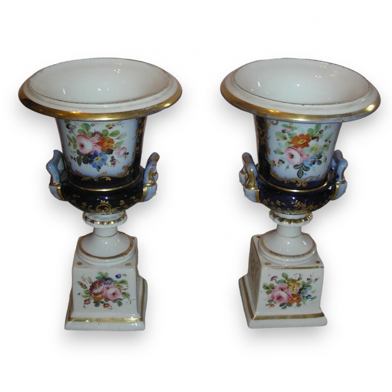 Paire de vases en porcelaine de Paris