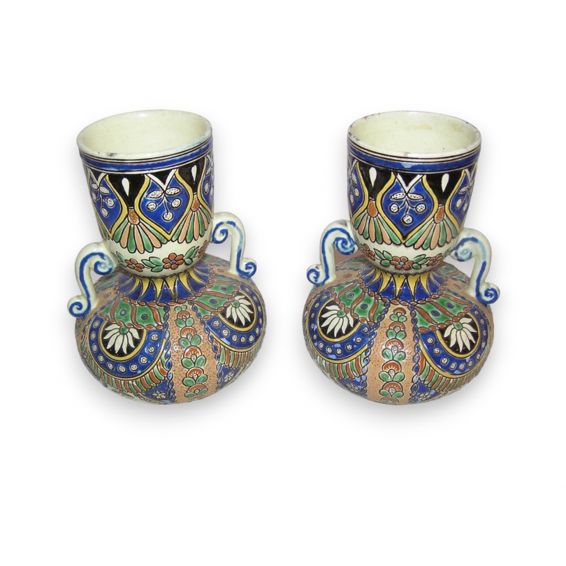 Paire de vases de Thoune, décor émaillé