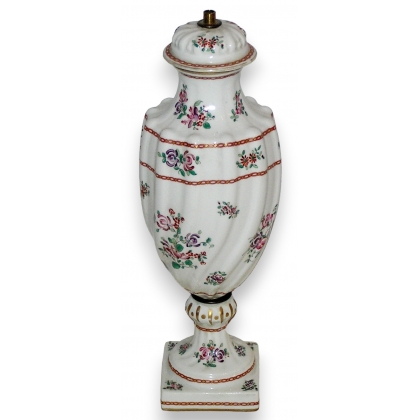 Pied de lampe Louis XVI en porcelaine