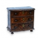 Minature chest of drawers, wit