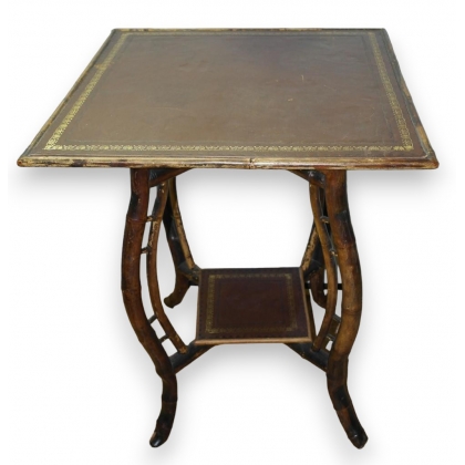 Table en bambou dessus cuir