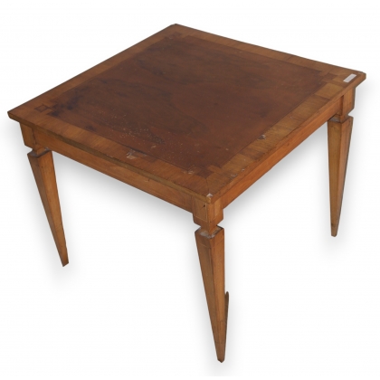 Petite table carrée