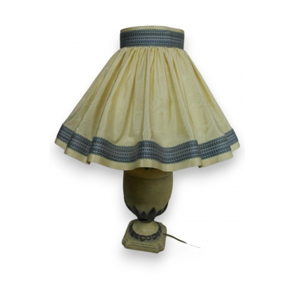 Lampe beige et bleu