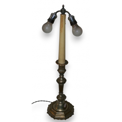 Bougeoir en bronze monté en lampe