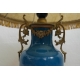 Lampe en porcelaine bleue garnie