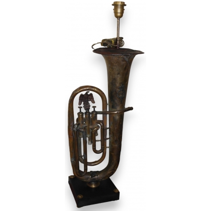 Lampe "Tuba" en cuivre, avec décor