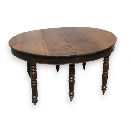 Oval dining table with 6 feets.