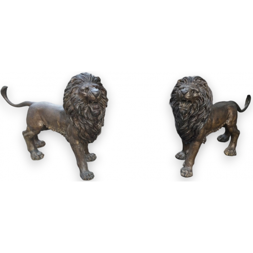 Paire de lions en bronze