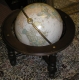 Globe terrestre sur pieds-mappemonde,