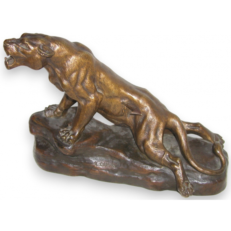 Bronze "Lionne blessée" signé CARVIN