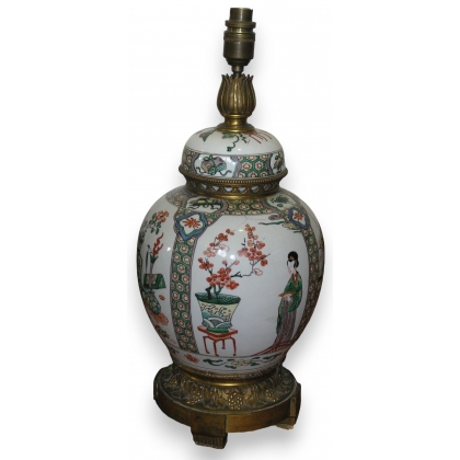 Lampe de style chinois, en porcelaine