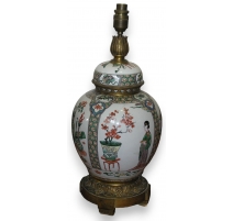 Lampe de style chinois, en porcelaine