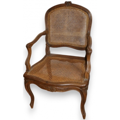 Fauteuil Louis XV canné.