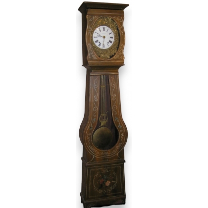 Grandfather clock with movemen