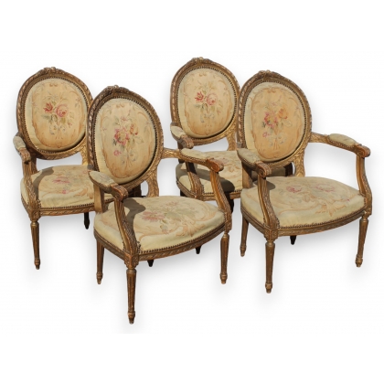 Suite de 4 fauteuils style Louis XVI dorés