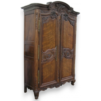 Armoire bordelaise Louis XV, meuble de port.