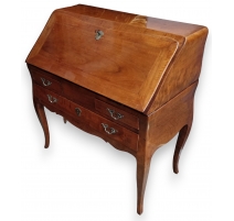 Louis XV bureau with three drawers.